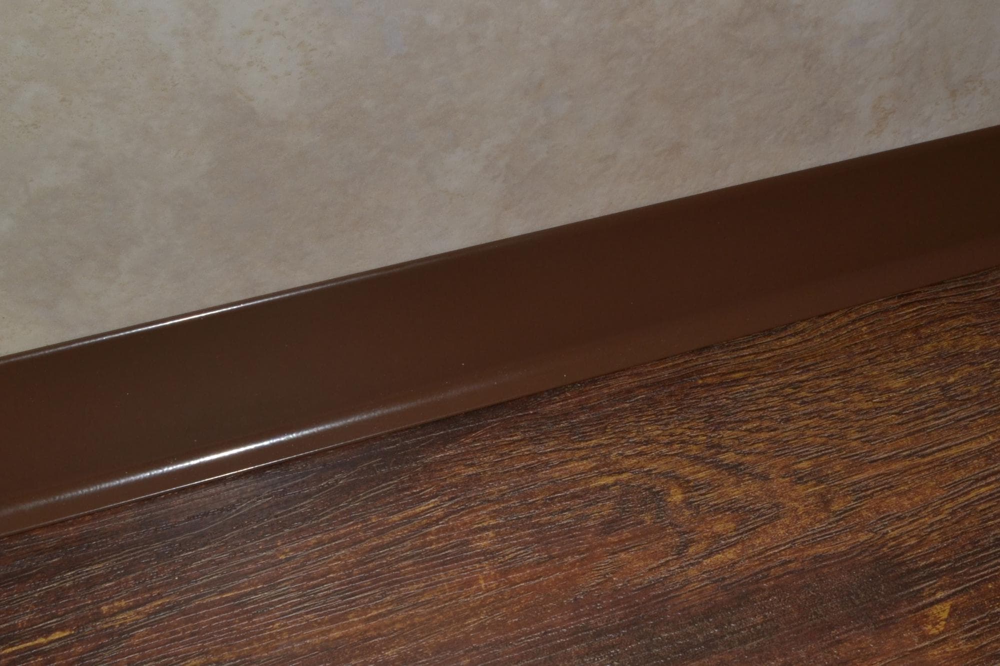 Плинтус алюминиевый L-образный шоколад (2500*11*60 мм) — купить в Чебоксарах